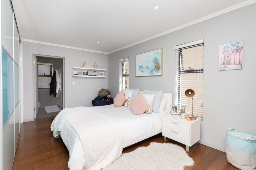 To Let 4 Bedroom Property for Rent in Big Bay Western Cape